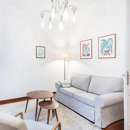 Modernist In The Location Apartment