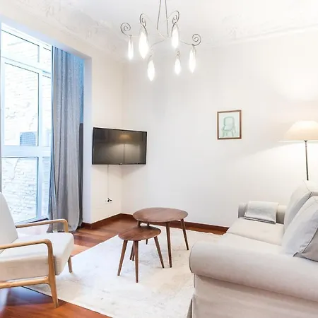 Modernist In The Location