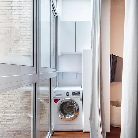 Modernist In The Location, Eixample *