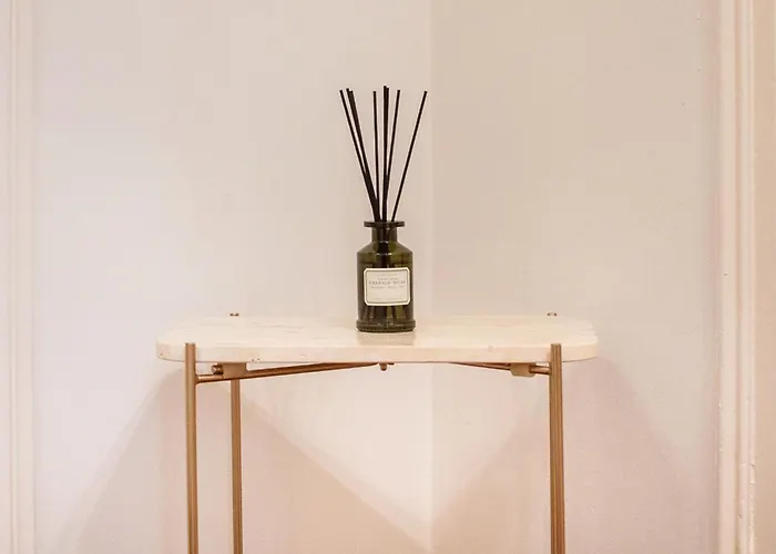 Modernist In The Location, Eixample *