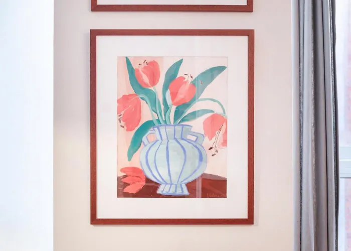 Modernist In The Location, Eixample *